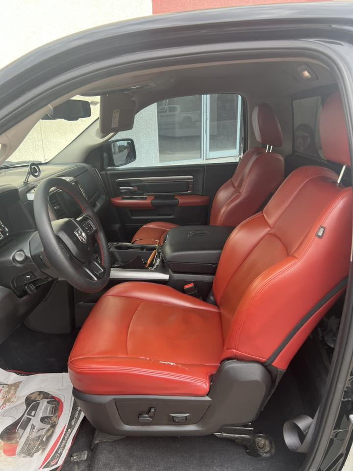 سلام عليكم دوج رام موديل 19 كفاله عامه للبيع سياره بعدها بحاله وكاله ماشيه 60 الف كيلو متر بل مايل تطلع 30 سياره جاهزه سنويه بسمي توه حولتها مجدده السعر 310 وبيها مجال سياره كلاسك اصل تواصل ع رقم *********** سياره كل اغراضها بلاديه من ارضيات وطفايه ومثلث وبعد هواي شغلات موجوده سياره كلش جديده وفول الفول
