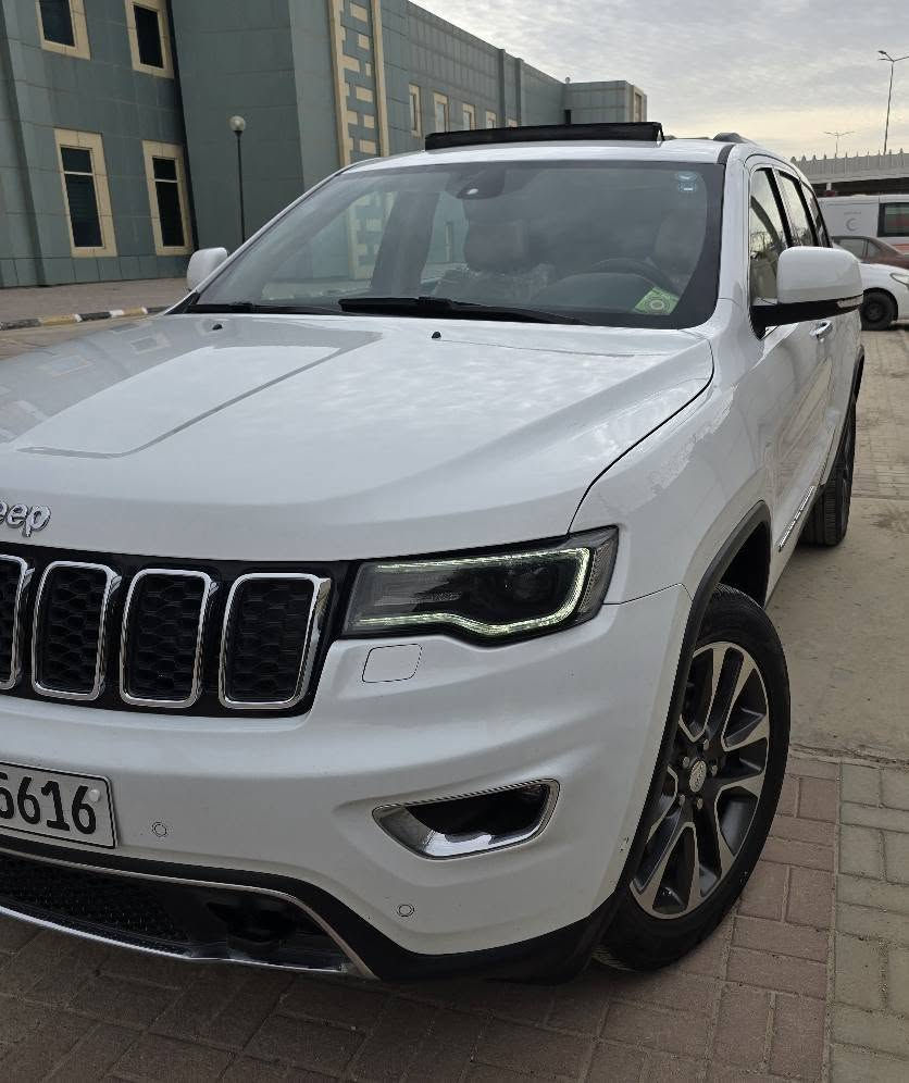 جيب شيروكي خليجي فول مواصفات شركه هارلم موديل 2018 رقم اربيل انكليزي مكان نجف  *********** محرك ٦ سلندر النجف, العراق
