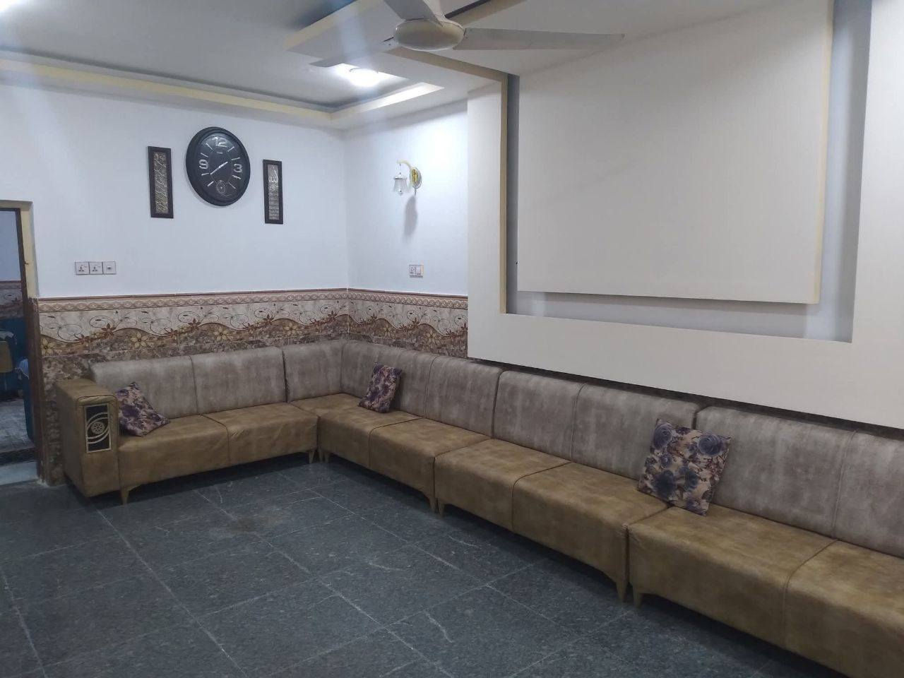 🏡 دار للبيع – موقع مميز قرب مستوصف حي الإمام / مول سلام

📐 المساحة: 230 م
📏 الواجهة: 11.5 م
📏 النزال: 20 م
🛣 عرض الشارع: 10 م
📄 السند: طابو زراعي
🏗 البناء: حديث – طابقين
🔹 تفاصيل الطابق الأرضي:
غرفتان
كليدور
صالة
مطبخ
صحيات داخلية وخارجية
كراج سيارة
🔹 تفاصيل الطابق العلوي:
غرفتا نوم (سويت)
كليدور
صحيات كاملة
📍 الموقع:
قريب جداً من مستوصف حي الإمام ومول سلام – موقع خدمي ممتاز

📞 للاستفسار:

***********
