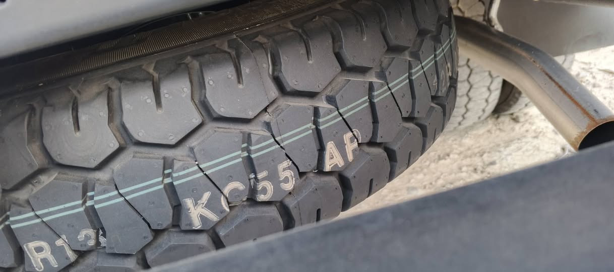 سلام عليكم تايرات كيه فحل ١٣جديد مديل ٢٦خمس تايرات سبير مانزال مكاني دوانيه سعرهن ٣٠٠غير متواحد عله نت ***********
