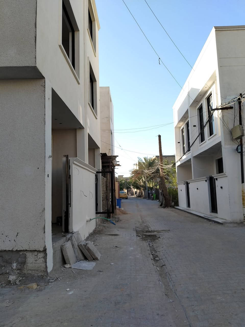 دار للبيع 60 متر ملك زراعي(انذار كاتب عدل)
ذري الحجاج البرزنچية
يحتوي على
ارضي: طرمة/استقبال/غرفة/مطبخ/منور/صحيات 
ط 1 : غرفتين منام/صحيات/بلكونة
ط2 : بيتونة كبيرة/سطح
📍سبع ابكار نهاية شارع منتزه الهبي دي
على الشارع المقرنص شارع الحجاج بناء درجة اولى 
للاستفسار ***********
