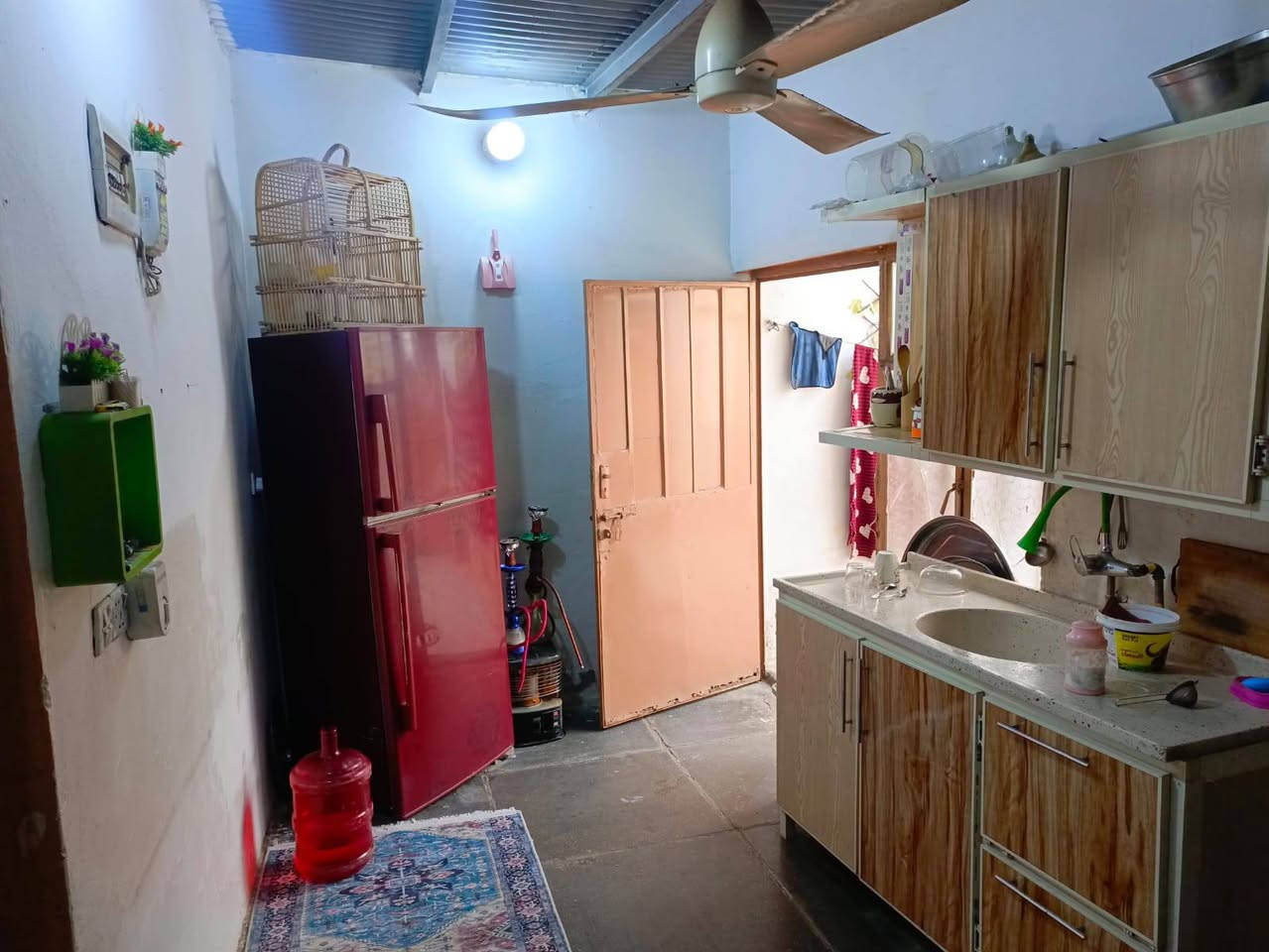 السلام عليكم دار سكني للبيع نوع الاارض حواسم  المنطقه بناء كله جديد البيت مساحته 75 متر مرتب وجاهز مجاري عل دوله ومي عل انبوب الدوله سقف صب يعني البيت نضيف نضيف طابق واحد المكان العبيدي الشهداء ابااولى السعر خاص موجود واتساب ***********
