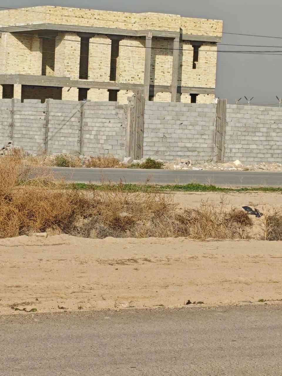 يتوفر دوانم طابو زراعي سند ٢٥ مساحة الدونم ٢٥٠٠ متر واجهة ٥٠ نزال ٥٠ مع توفر الخدمات من ماء وكهرباء وتبليط الموقع بغداد خلف حي الجهاد منطقة المكاسب تبعد عن شارع المطار ١٠دقائق وعن حي الحسين والعامرية وحي الأطباء وجامعة المشرق كذلك ١٠ دقائق  للإستفسار *********** اتصال أو واتساب
