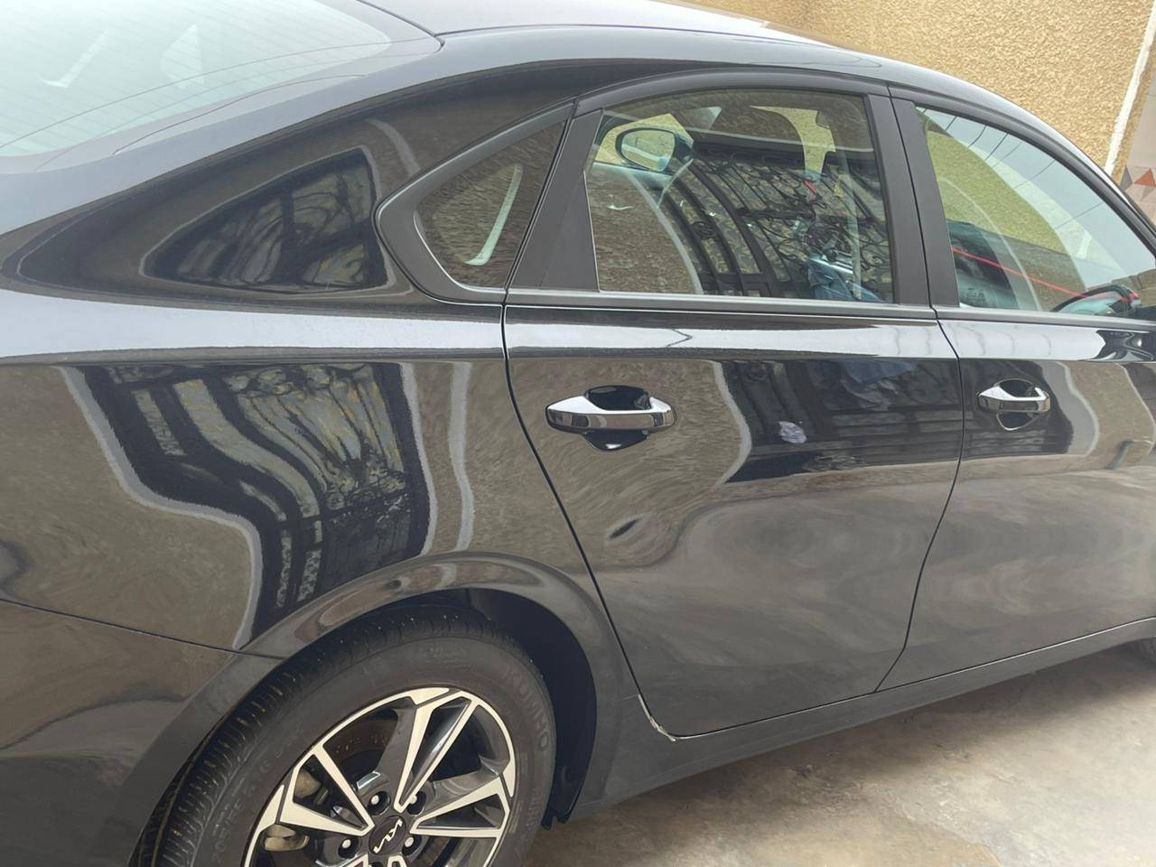 السلام عليكم كيه فورتي 2024 وارد امريكي الون اسود جديده ماشيه 20 الضرر موضح بلصوره   رقم بغداد
***********
