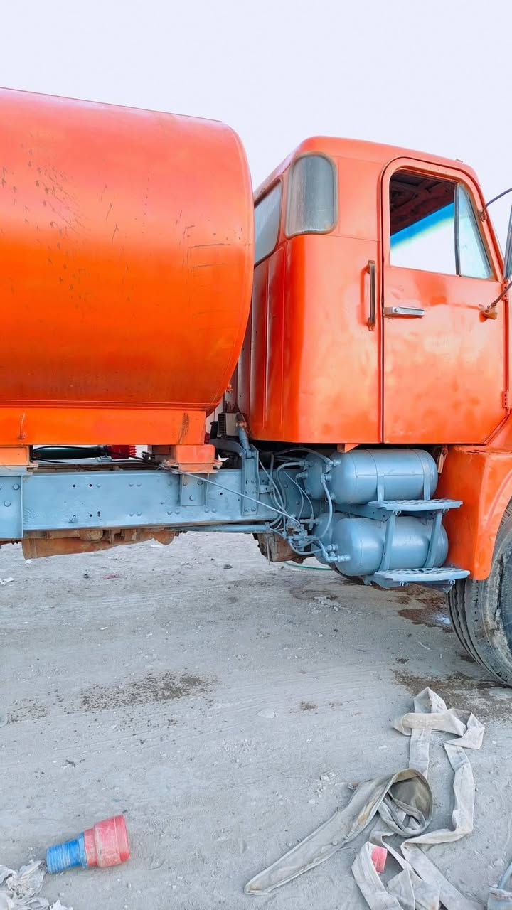 سلام عليكم تنكر بي كتاب مزايده فقط للبيع فالفو كير ومجموعه ومحرك على ضع الشركة السيارة جاهزه حالين بلعمل تخم تاير  رقم التصال ***********
