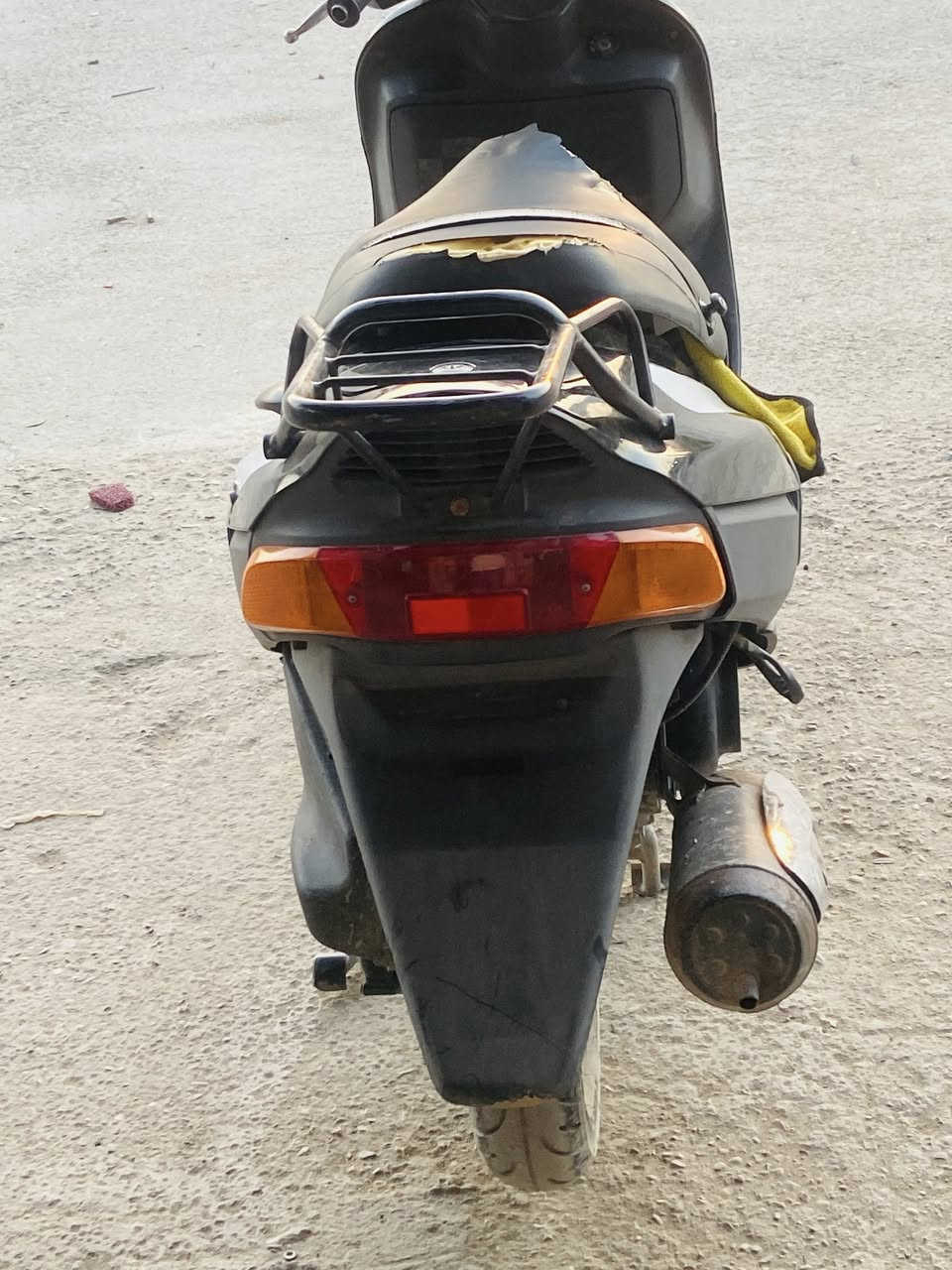 سلام عليكم دراجه ساسوكي 100صاله شهر من نزلت من الحاويه دراجه نضيفه تراجه سهرها ٩٥٠وبيه مجال هواي مكاني قرنه النهيرات رقمي /***********والشراي يراسلني وخادم
