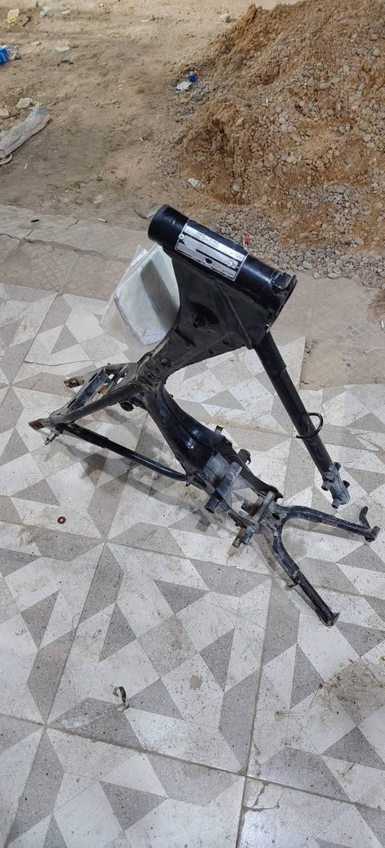 سلام عليكم شباب شاصي أيراني اصلي مديل 23 نضيف اروق كامله السعر 500 مكان نجف ***********
