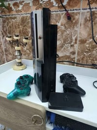 بلي 3 فات مع هارد بي ٦٠ لعبه مع جوستيك 2 عل فحص تجي تفحص يمي وتاخذ 130...