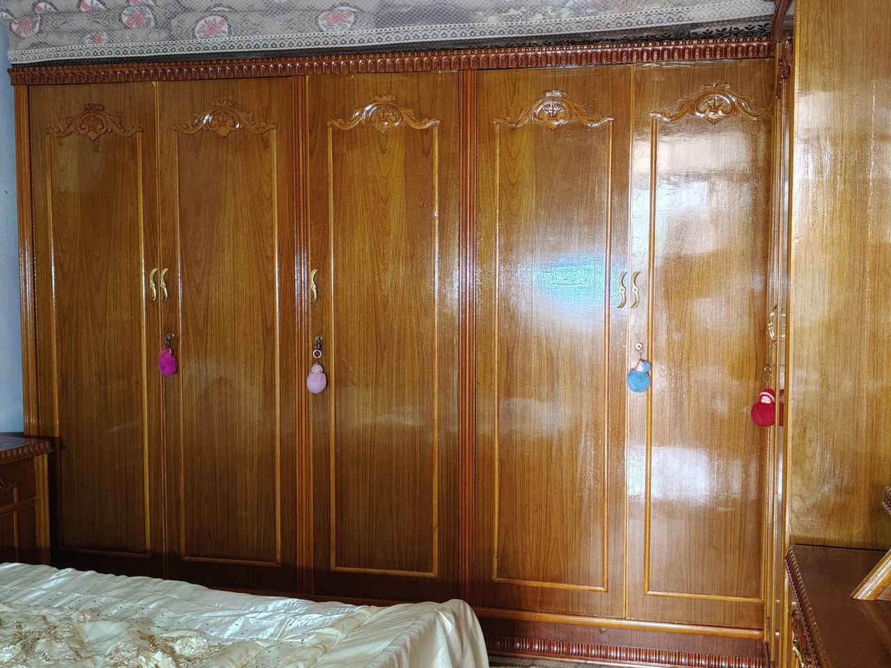 غرفت نوم مستعملة قليل نضافه فول قنصور 5 ابواب عراقي خشب ثقيل نضيفه كلش 
750 وبيه مجال ***********
