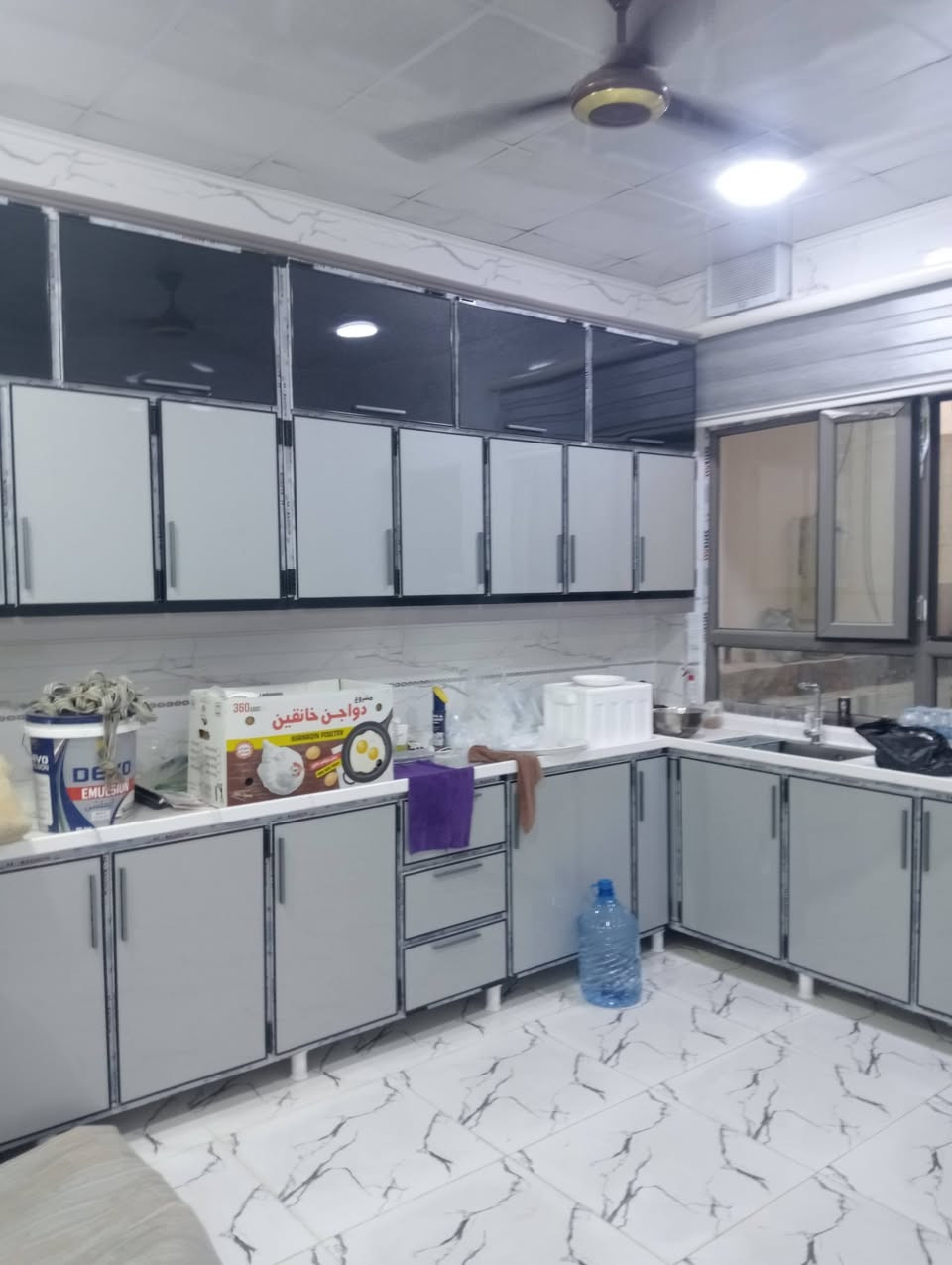 بيت للبيع طابو زراعي مجمع حازم الشكرجي قرب الشركة المساحة 160متر واجه 8 النزال 20 البيت قاطين فول 
السعر 93
***********
