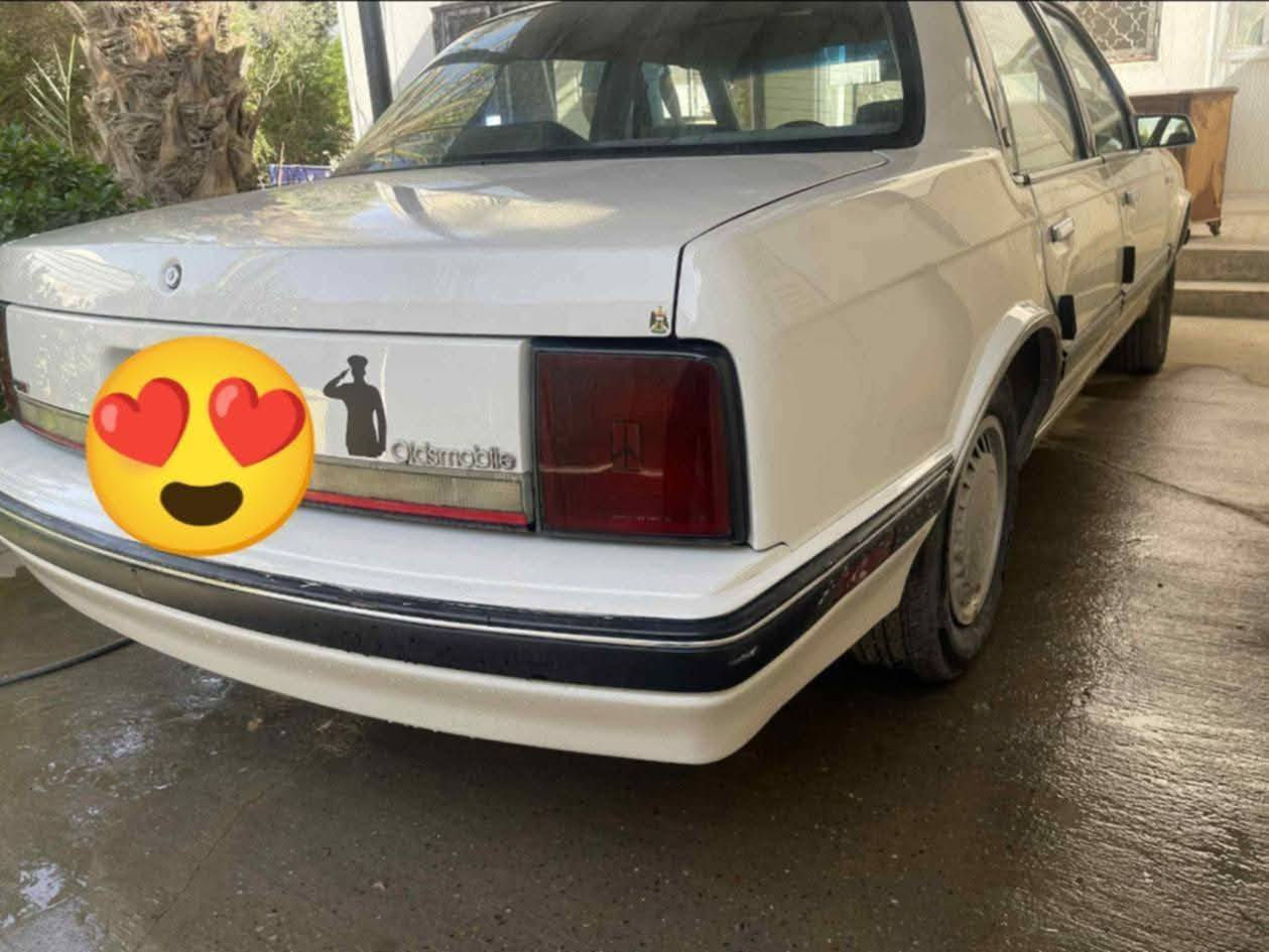 اولدز1990 انتيكا ⚜️
اولدز موبيل  موديل١٩٩٠ 

(تم تنزيل السعر)

 صبغ عام انطيك د مكفولة من اي ضربة بلادية وضع البلاد داخل نظيف 

٩٦٪؜ مع كبات كاملة 

تخم تاير جديد⚜️

محرك جديد⚙️  كير بشرط🕹️

كهربائيات كلها شغالة عالبلاد 👌

شاشة آيباد بلوتوث 📟🖥️

عليها ادامه كاملة من نوزلات بلكات دهن جديد،🎖️

تبريد  بشرط شغال ،❄️

سنوية ورقم 💳 جديد لل2029. 

بغداد انكليزي شرط تحويل السيارة مشروع وطني صاحبها بتكريت 

سيارة جاهزة من كلشي شرط ترايك بصرة وتمشي ٢٠٠

 نواقصها بس دبة مي مزروفة مامأثرة وچبنة محرك تصليحها ينزل من سعرهن ميكلف 70 الف 

لتواصل واتساب ورقم تلفون فقط(***********)

سعر ٦٣$ 💰📟💰وبيها مجال قليل .. يرهم مراوسب7 راكب  حسب القناعة بأقل واخذ فرق .

 اخوان الي مو شراي لايتصل ويكسر بسعر رجاءا مكاني صلاح الدين .

وشكرا
