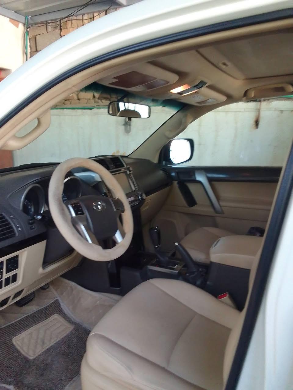 السلام عليكم 
برادو 2017 للبيع كويتيه فول مواصفات كشنات جلد بصمه فتحة سلايد دبل تانكي سته سلندر مكفوله كفاله عامه رقم اربيل الدولي بأسمي هزة جديدة مكانها بغداد السعر 35 الف وبيها مجال بسيط للاتصال 
***********
