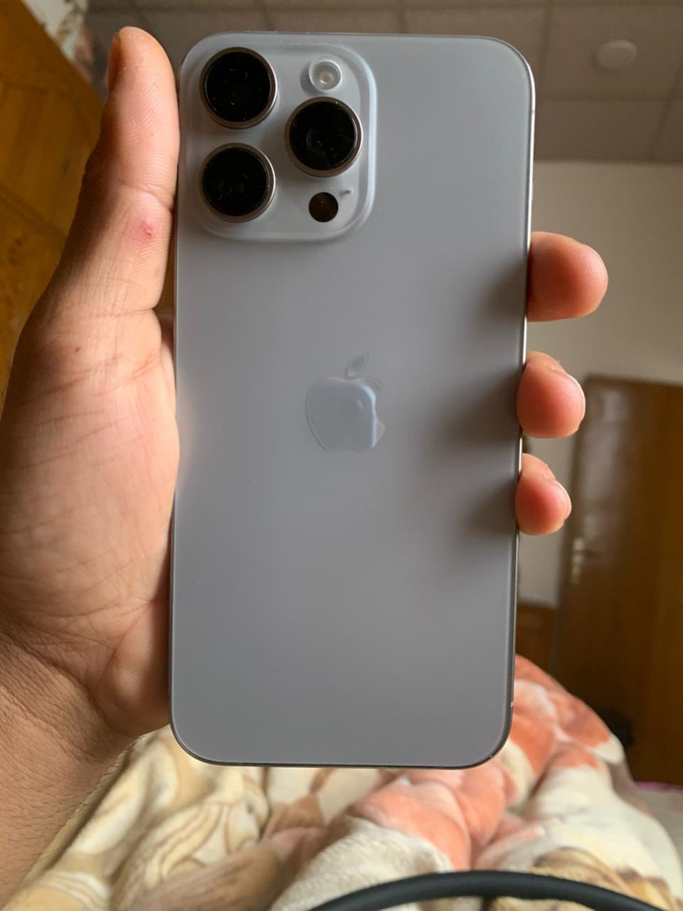 السلام عليكم ايفون 15 برو ماكس
الجهاز شخط مابي 
مبدل شاشه 3 خيارات 
ومبدل بطاريه 100
السعر 650 
المكان نجف 
الرقم ***********
