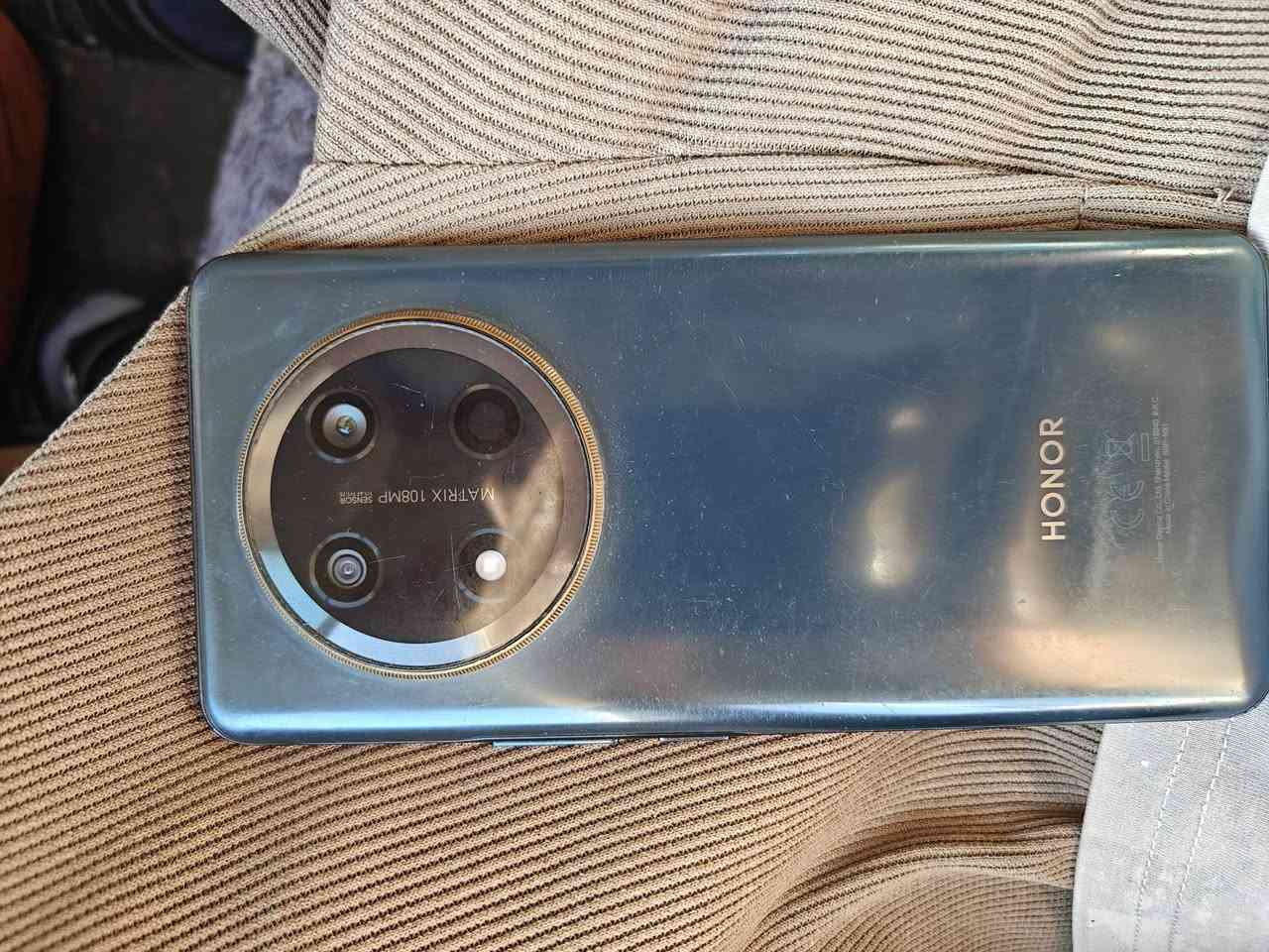 للبيع او مراوسه HONOR X9c
البطارية 6600 يدعم شحن السريع 
شاشة بتقنية حماية البصر من Honor 2700×1224
الذاكرة 256 
الرام 12+12 
يدعم الذكاء الاصطناعي با اكمله 
جهاز كلشي ممبدل بي فقط بي شخوط بسيطه مثل ممبين بل صور و مفتوح تخطي لا اكثر 
السعر 275 وبي مجال حك جيتك متشتري لادوخني يرحم والديك


**إذا كنت صاحب هذا الإعلان وتريد حذفه لأي سبب، رجاءا أرسل رسالة إلى الدعم الفني**