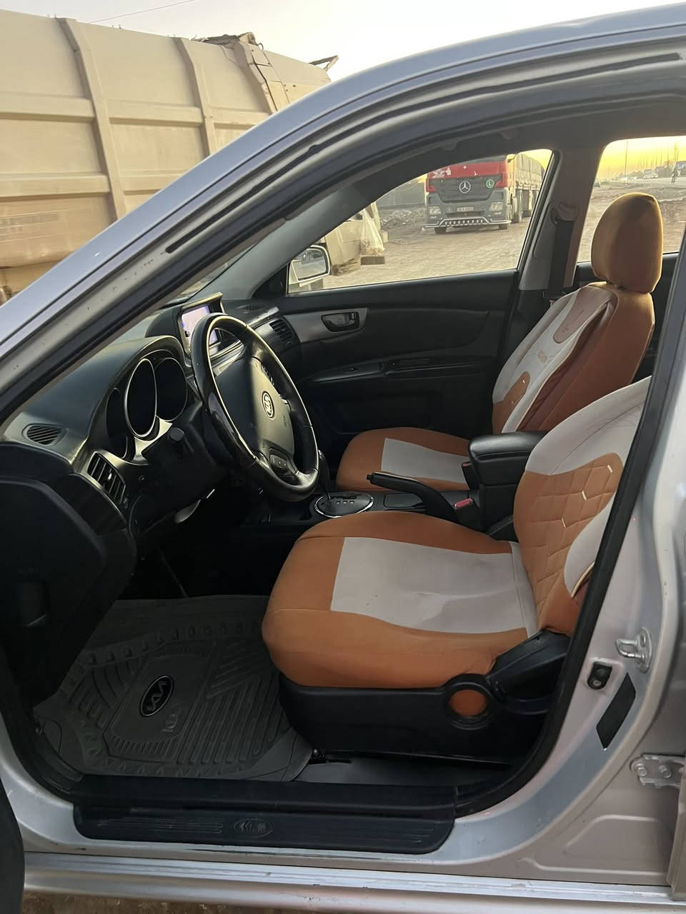 سلام عليكم لوتز  موديل 10 كفاله عامه عدا البنيد مبدل نفس الون شبر باب الوره الصدر مكينه كير خير من الله كشن جلد تدفئه كشنات سعر 105 وبيها مجال قليل اي استفسار اتصل بيك خير وتدلل***********
