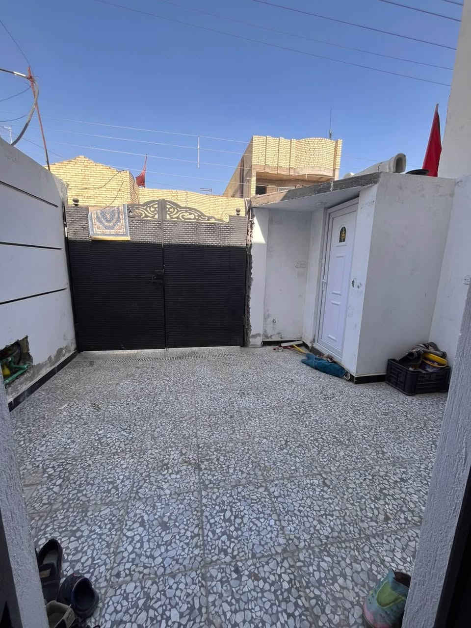 دار 100 متر  طابق ونص 5*20
مدخلين غرفين نوم حمامين مطبخ حار بارد
الكمالية المعوقين كاع ابو رشاد

نقد قسط

***********
