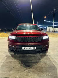 سلام علیکم جيب كراند شيروكي لمتدد 2024 ماشية 8000mi  حادث قطعتين الباب...