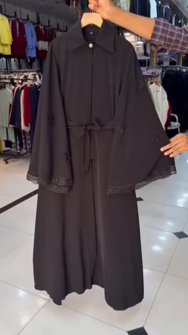 ,أزياء لمسة الجمال والأناقة 

فستان "السواد الفاحم" اللي يجمع بين هيبة الأيام المباركة والأناقة والنازكة اللي تدورين عليها. قطعة قمة بالفخامة والترتيب. 😍

​✨ تفاصيل الموديل:
​🧶 نوع الخامة: جسيكه صيفي أصلي (بارد مثل المي، خفيف، ومريح جداً للأيام الحارة والمجالس) ☀️.
​📏 القياسات المتوفرة: متوفر من 42 لـ 52 
​💸 السعر التنافسي: بـ 25 ألف 

​📥 طريقة الحجز:
القطع جاي تنفد بسرعة والطلب عليها كلش قوي! راسلينا هسة على الخاص 💌، ودزي مقاسچ وعنوانچ ورقمچ، والتوصيل يوصلچ لباب البيت 🚗.

​#ملابس_محرم #فستان_اسود #أزياء_لمسة_الجمال #كشخة_بنات #توصيل_العراق


**إذا كنت صاحب هذا الإعلان وتريد حذفه لأي سبب، رجاءا أرسل رسالة إلى الدعم الفني**
