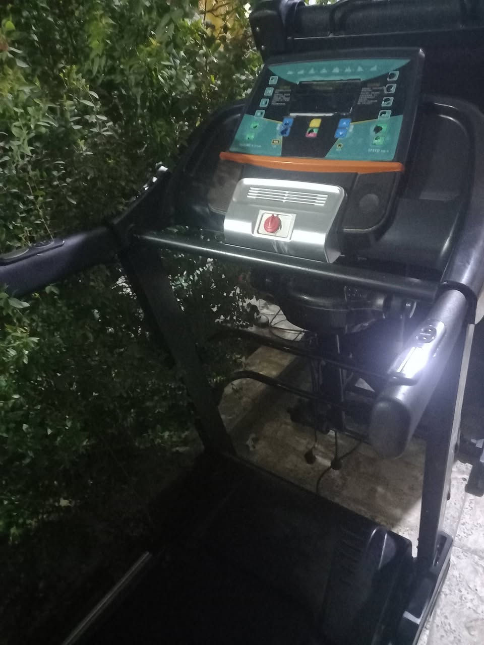 جهاز جري استخدام منزلي نضيف جدا وزن يتحمل ١٦٠كيلو بي حزام تكسير شحوم تدليك جسم كامل موصفات مبي ثري سماعات بلوتوث العنوان بغداد السعر 200
 ***********
