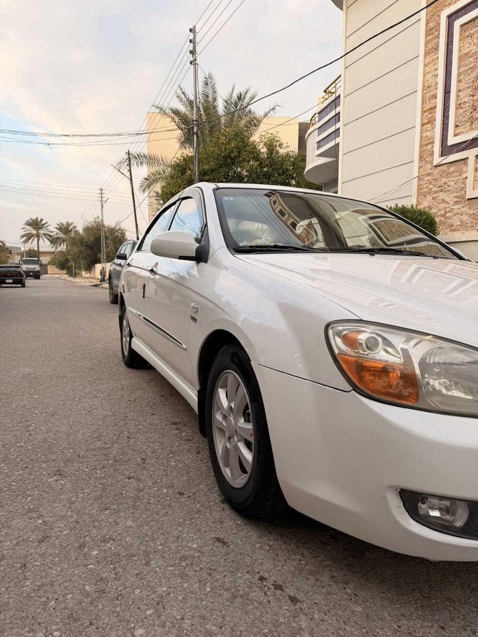 "السلام عليكم
كيا سيراتو خليجي موديل ٢٠٠٨ 
مواصفات السياره 
ويل كب تخم تاير 
كامره + شاشه
مثيت سرعه 
كشنات تدفئه
مري جانبيه كهرباء + شفط
رقم ديالى بسمي 
تدفئه وتبريد شغال 
السياره كامله مكمله اي نقص ما بيها والحمد لله 
مكان السياره ديالى بعقوبه 
السعر ٩٣$ 
للاستفسار الاتصال ***********
