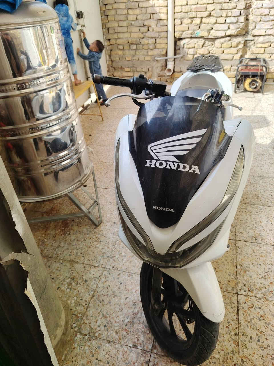 السلام عليكم بي سيس جيل الثالث مكفوله بصمه حساسات فول سعر ٢١٠٠ بيهه مجال مكاني كوت انوار ***********
