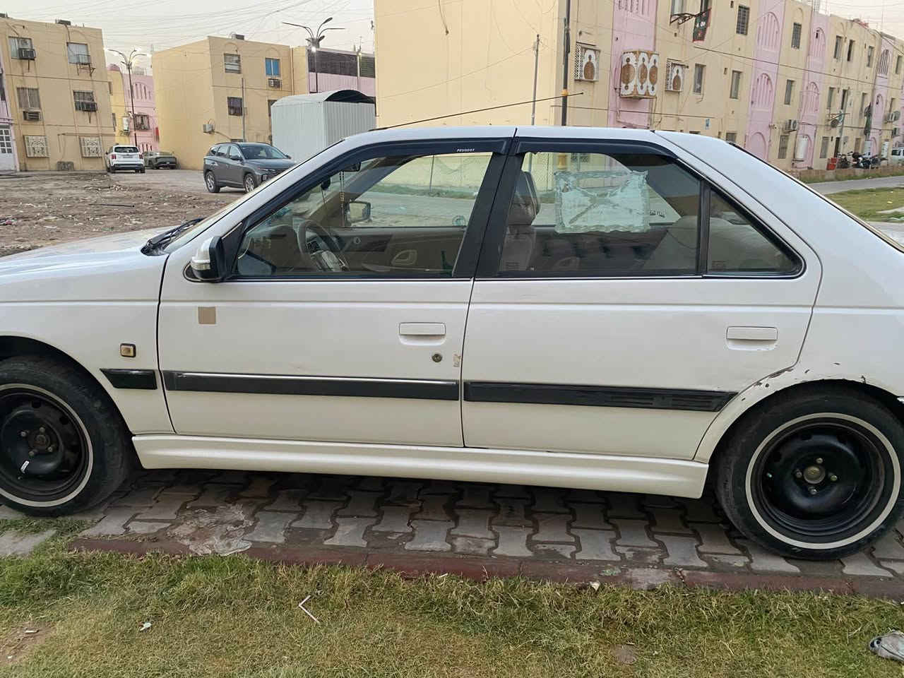 السلام عليكم بيجو بارس موديل 2020
تحكم سترين اشاير مري 
السيارة بيها سونار موضح بلصور
بيها منظومة غاز 
السعر 66
رقم الهاتف
***********
