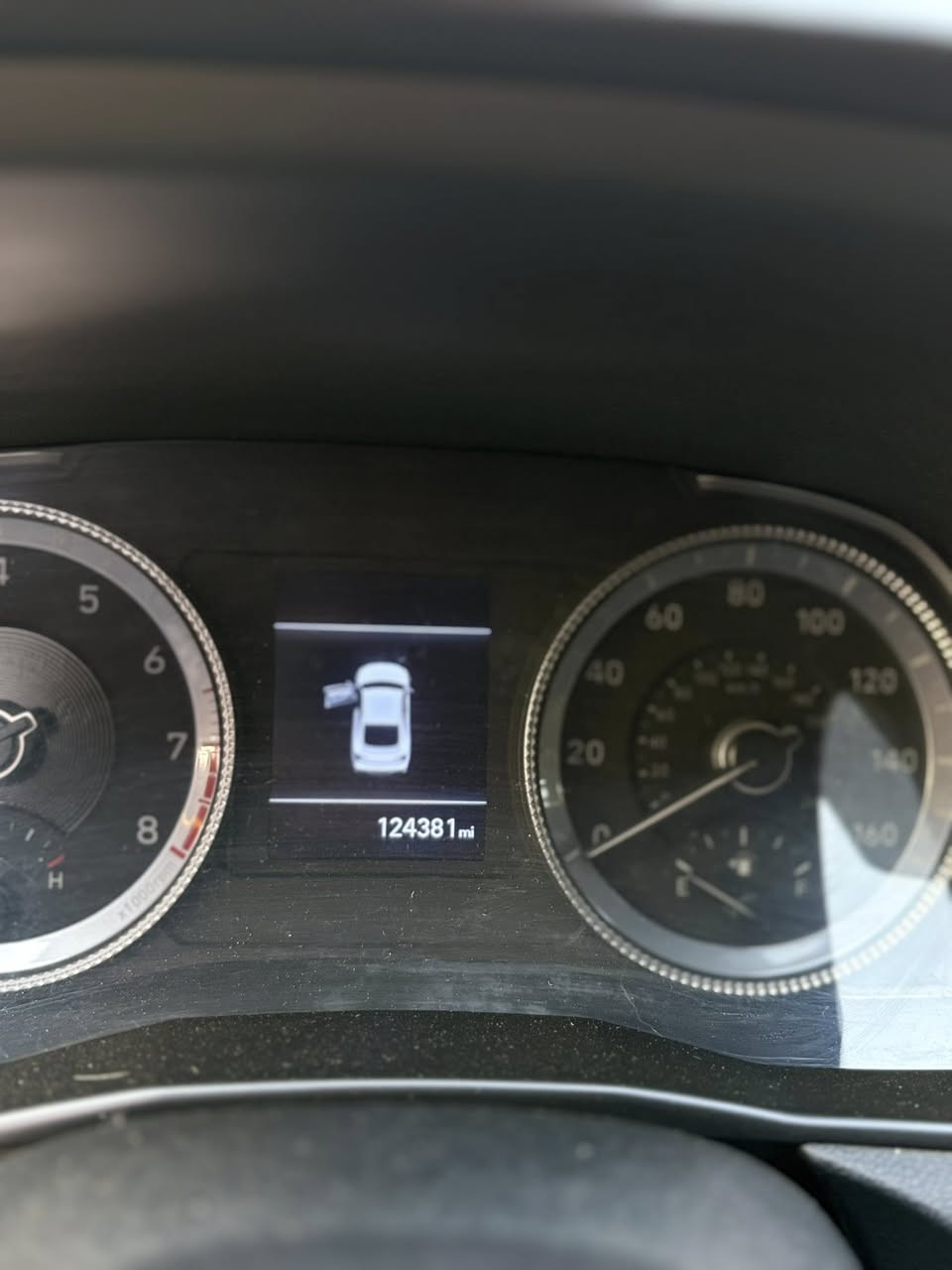 السلام عليكم
بيع مستعجل  
    سوناتا 
موديل 2022
بيها ضرر جاملغ وبنيد 
اما با قي السياره كفاله 
كير مكينه حداديه كفاله 
كير دكم 
مكينه 2,400 
 الرقم مو ياها يبدل اثناء التحويل 
السعر 135$  قفل 
لتواصل ***********
العنوان بغداد الجديده
