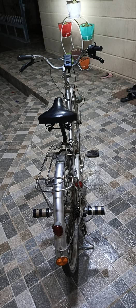 السلام عليكم /
بايسكل عبد الحليم حجم 26 كير موديل 2019جديد للبيع وللمراوس بس أنت تجي وانطيك حك الجيه. 
بايسكل ياباني 🇯🇵🔥 السعر 125 ألف 🔒 قفل
بريكات وره وكدام شغاله وقويه 💪 
كير 6 نمر شغال كل النمر  
القاعده  جديده جلد وبيها سبرنك 
البايسكل كامل وجديد مابي أي عطل نضيف 100% 
 وهمين بي لايت قوي و7 أنواع هورنات  وستاند موبايل ومنفذ للشحن USB
وعندي سله للبايسكل انطيها هديه لليشتري 
وبي دواسات جدد وبي قفل وبايسكل كامل ومرتب واصلي. مكاني موصل بعشيقة رقمي ***********
