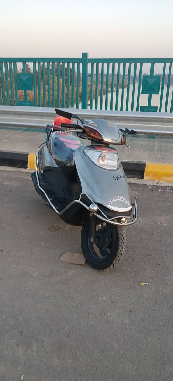 سبيسي للبيع الدراجه جديده صارله ثلاث اشهر من طلعت من المعرض الدراجه كفراته اصليه وكفاله لوك ما ماشيه هواي وكله بلادي برغي🔩 تجاري مابيه كل نقص مابيه المكينه خرسه شرط ماتسمعه صوت ناعمه كلش فقط مبدل ولفات سعره ٧٥٠  مكاني قضاء الاحرار الحسينيه ***********
