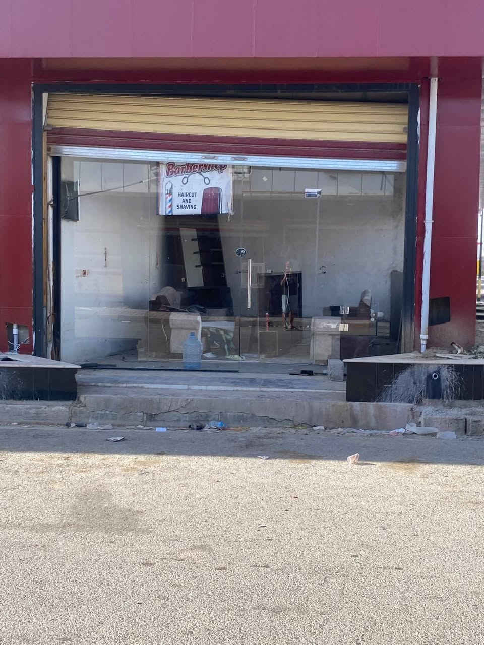 جامخانه حراري.  للبيع 
الطول 2متر و 90سم 
العرض 4متر. و 25سم 
السمك  12ملم   
للاتصال ***********

