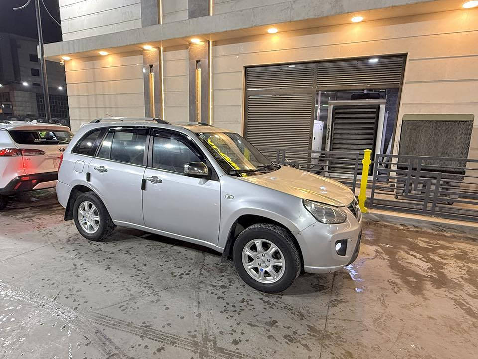 السلام عليكم  عيني للبيع شيري تيكو موديل 2012شكل 2013 سياره جديده جدا مكفوله كفاله عامه فقط صبغ البنيد اثر جراد سياره بأسمي رقم انكليزي تحويل مباشر ماشيه180الاف 
العنوان بغداد البلديات 
مشدود اله شاشه و كامره 
كير كهربائي 
مكينه 1800 نظيفات 
رقم هاتف 
 *********** يرجى الاتصال ما متواجدين على النت فقط اتصال
