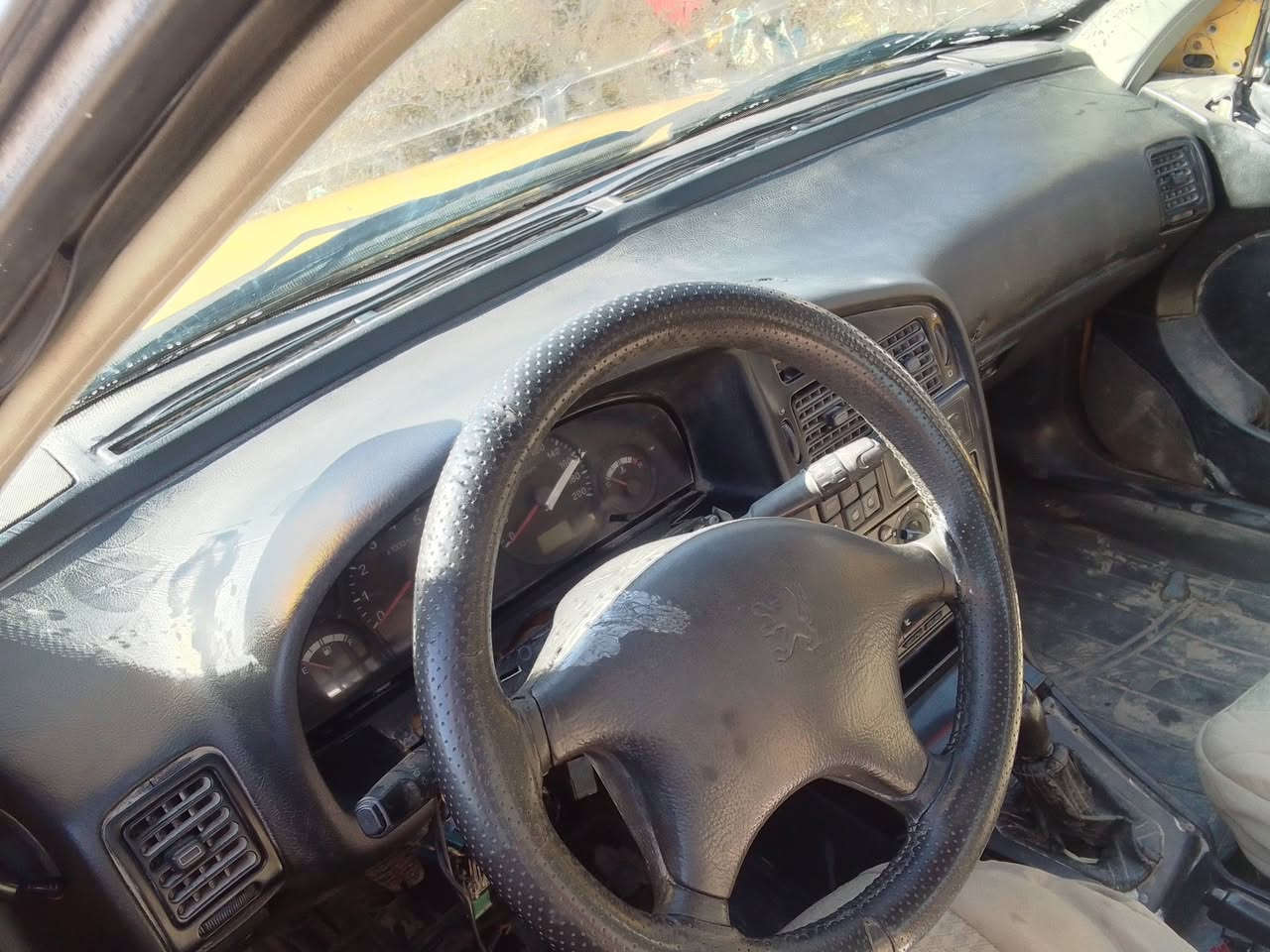 السلام عليكم للبيع مراوس السعر 10بي مجال مكينه وكير جدد حداديه صفر مشط جديد كهربائية  شغاله السنويه استنساخ الاتصال ***********بي واتساب
