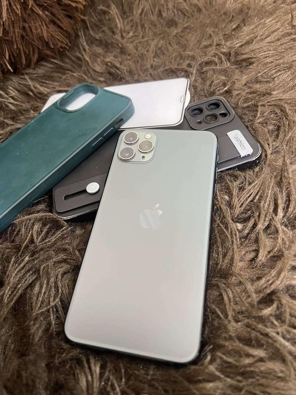 ايفون 11 برو ماكس (( وتر بروف )) ضد المي ممفتوح نهاىي للبيع :- 
لون تيتانيوم ✅
شرق اوسط ✅
ذاكره 256 ✅
بطاريه 77 بلادي انسه شي اسمه شحن والله تطول يوم كامل ✅
شاصي مكفول حت من الزلغ ✅
ويا كفرات 2 ✅
ولزكات شاشه 2 ✅
فيس ايدي شغال ✅
محدث لاخر تحديث ios 26.2 ✅
الجهاز ع ايد وحده من الشركه الحد هذا اليوم وابد ابد ممفتوح ولا داخل صيانه وتر بروف ميعبر هواء بس العام وكع مني وصان كم فطر صغار كلش بل كلاسه (( ركز كلاسه مو شاشه مو شاشه )) يعني الجامه الفوك فقط وابد ابد مماثرات بشي شادله لزكه مضلل وضايعات والي يريد يسوي ف بل ربيعي تتبدل الكلاسه (( الجامه فقط )) ب 25 الف بس اني عايفها لانو مماثر السعر 250 
العنوان بغداد باب معضم او كاضميه 
***********
