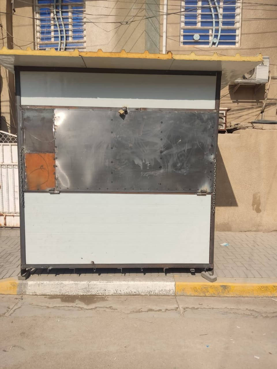 كرفان جديد غير مستعمل للبيع العر ض اثنين متر ونص النزال ثنين متر باب بي في سي والباب الامامي قلاب تأسيس كهرباء كامل السعر ٩٠٠
العنوان كربلاء الحر 
***********
