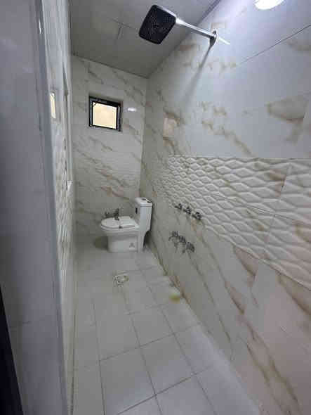 سلام عليكم بيت للبيع مساحه 50متر زراعي سند 25 طابقين وبيتونه يحتوي ع 3غرف نوم وصحيات 2 وصاله ومطبخ العنوان الدوره لبعيثه مجمع السلطان الاول رقم القطعه 282تنازل اول من الشركه  قريب عن شارع المدارس العنوان دوره البعيثه مجمع السلطان الاول شارع المدارس الاستفسار اتصل ع *********** 
بيع مباشر من صاحب الدار بدون دلاليه
