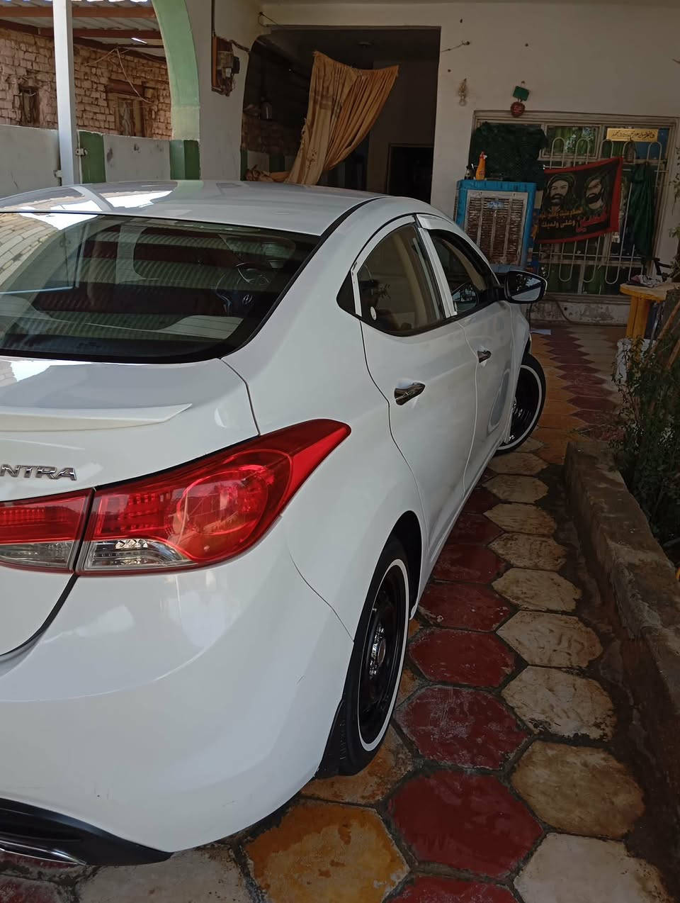 السلام عليكم 
النتره مضلع موديل 2013
العنوان الديوانيه حي النهضه 
السياره جاهزه من كلشي حداديه وگير وتخم تاير جديد 
بيهه صبغ بلبنيد اثر فابلون .
سعره 118 وبيه مجال قليل حگ الجيهه 
وكاله وتحويل مضمونه راعيهه معقب بلديوانيه 
*********** واتساب
