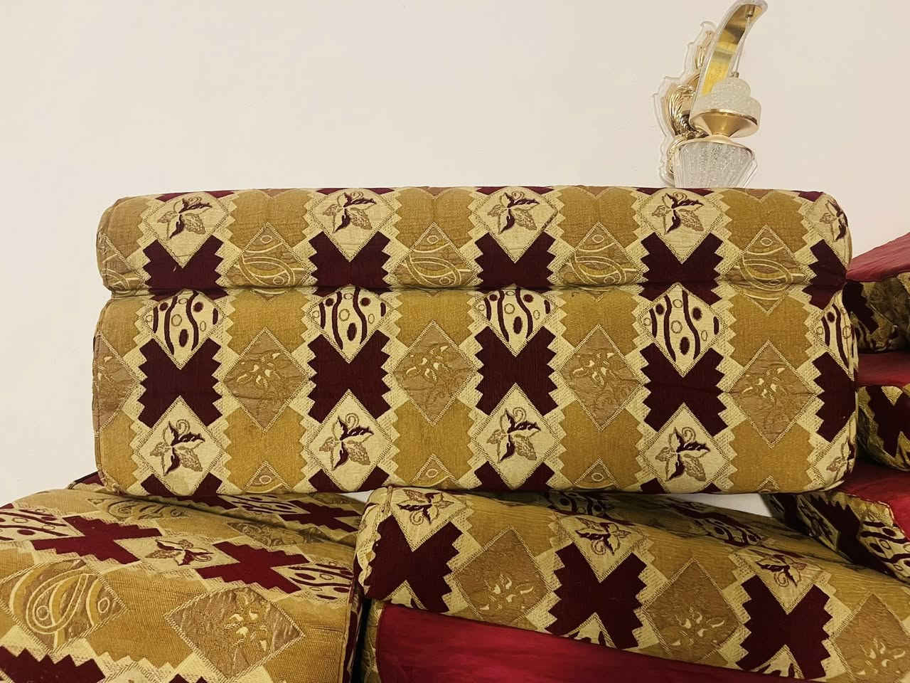 جلسه عربية  نضافة جيدة
دوشگ عدد 10
ركن عدد 3
مسند ضهر 18
10 تكيات
يكفي استقبال بمسافه 4*9 
للاستفسار اكثر *********** واتساب
