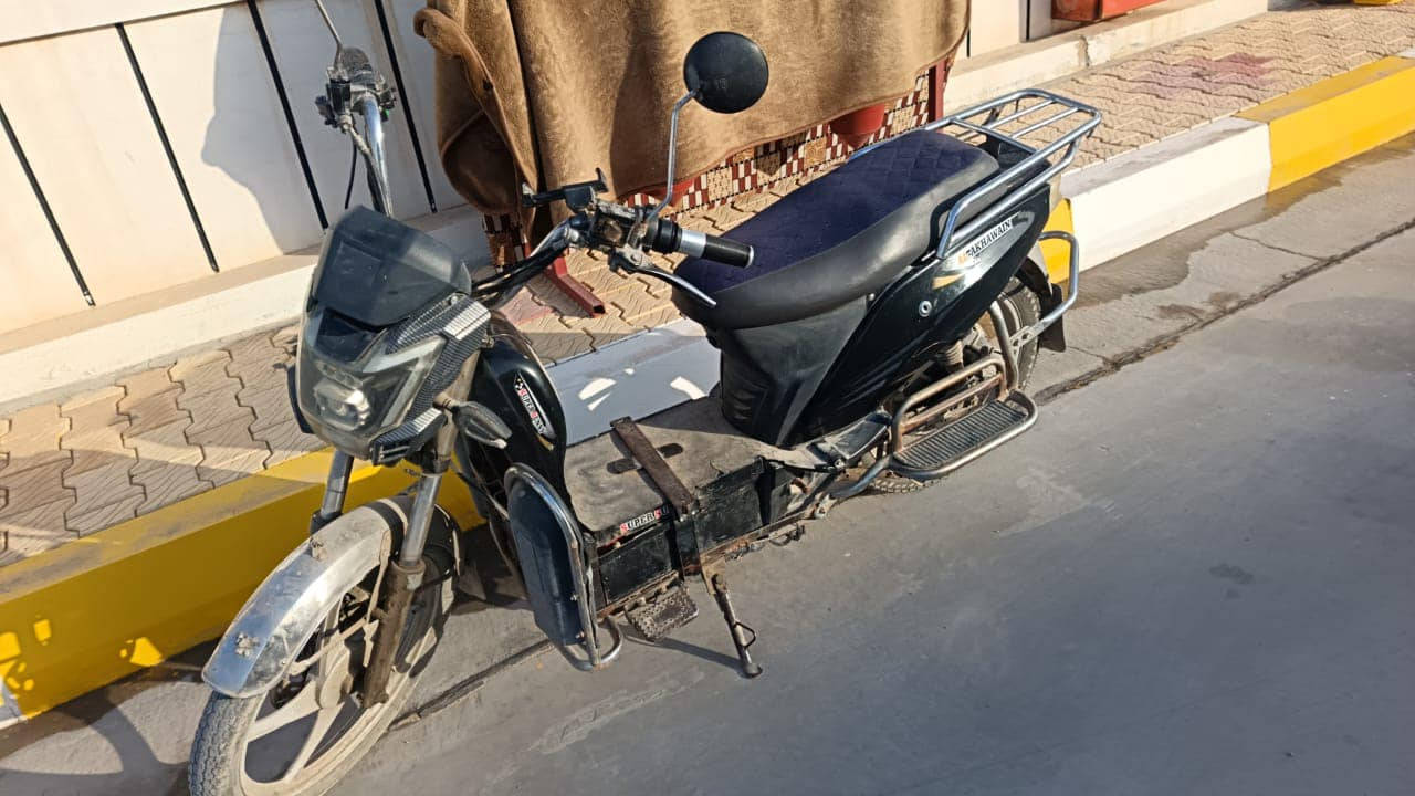 موطور شحن للبيع بطاريات جيد جداً سعر 275وبي مجال ‭0751 949 6482‬
