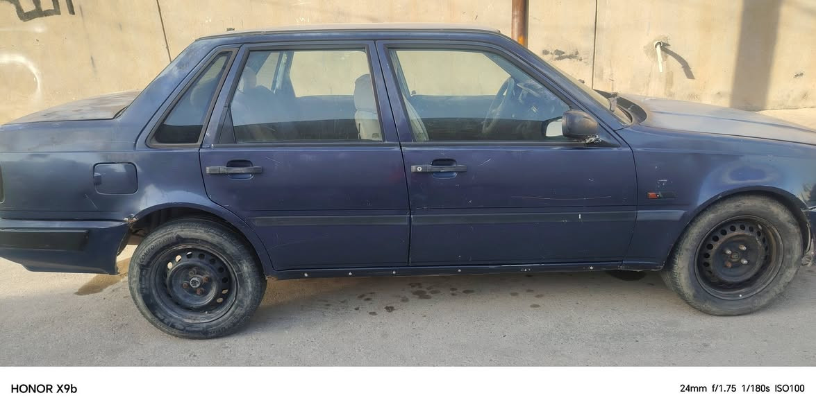 فالفو موديل 93 بدون ضرر وضع شركه لا صبغ ولا ضربة 
سنوية ضايعة  صاحبها بدهوك بيها وكالة شمالية السعر 10مكلف بل النشر خابر وتدلل مكاني موصل 
***********
