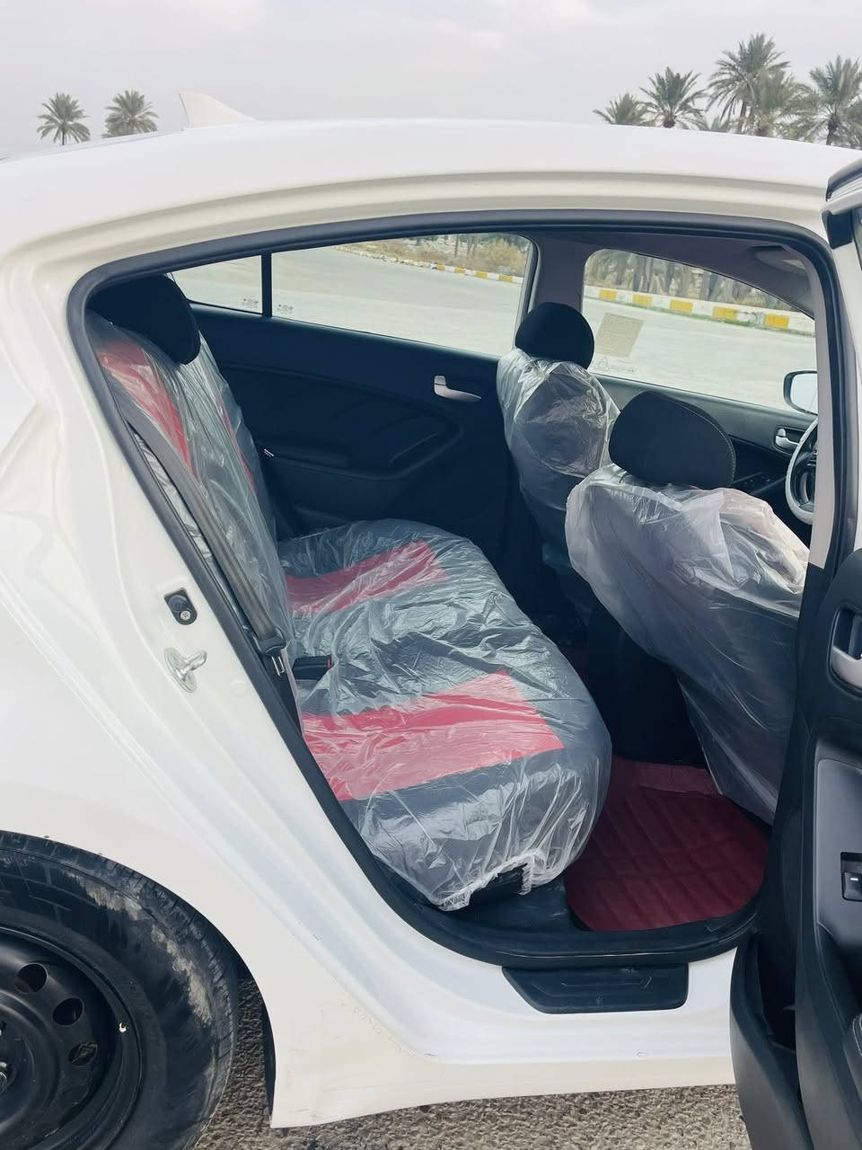 سلام عليكم فورتي ٢٠١٨
رقم اربيل بسمي 

موصفات نص فول تحكمات جهتين 

مكينه دوش 2000

تخم تاير جديد 

حداديه قبل سبوع سويته 

السعر 122 وبيه مجال

دوشمه عام لايت زنون ابيض 

حادثه ربع الجاملغ من جهت الصدر نفسيته مسحوب عل بارد ودعاميه مالته مبدله وارد امريكي ***********
