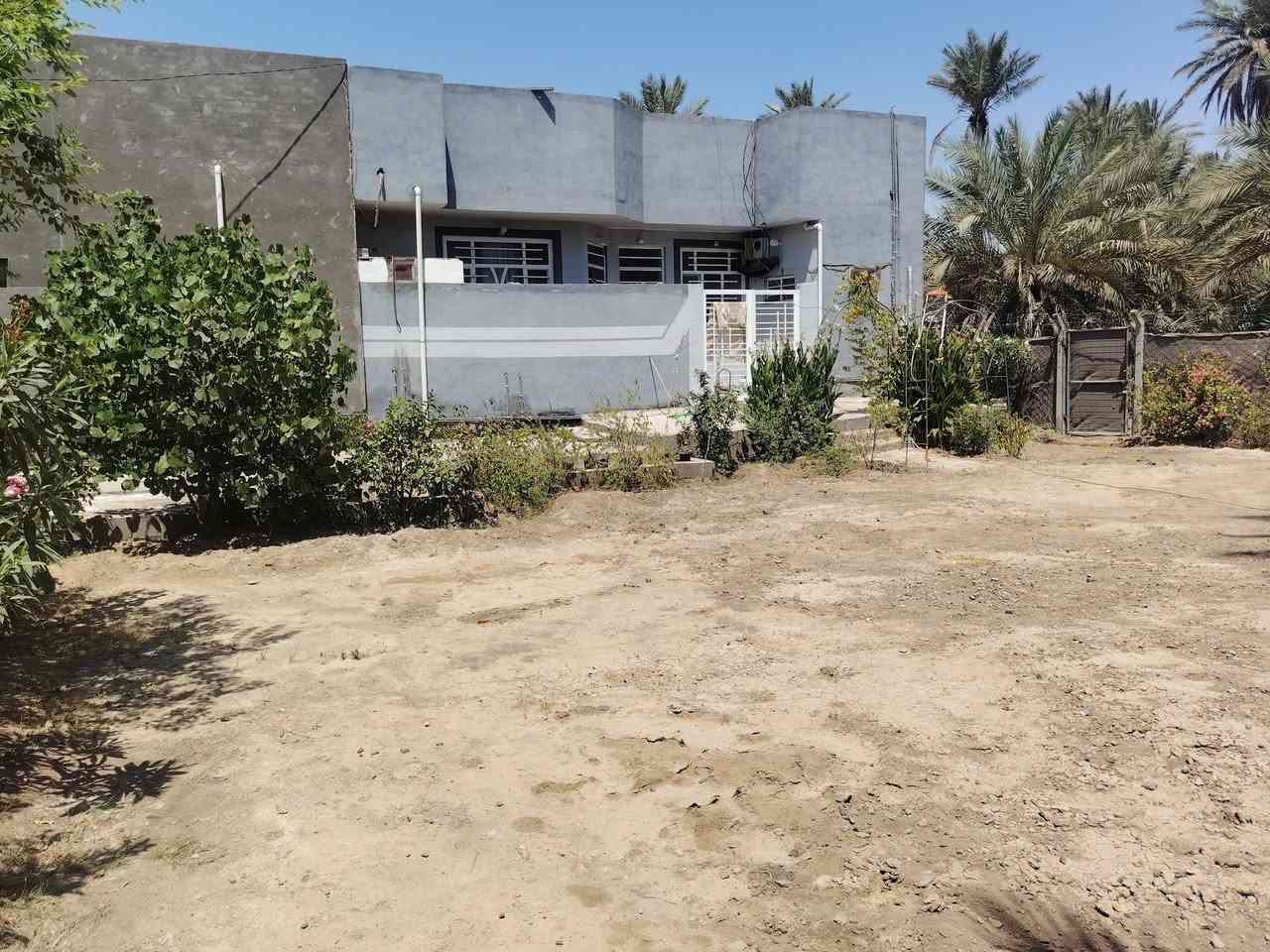 دار للبيع المساحه ٢٠٠ متر +قطعه مشجره ضمن البيت ٢٠٠متر المساحه الكليه ٤٠٠متر بناء حديث بناء ٢٠٢٤ الموقع شارع المشجر ورديه خارج للاستفسار ***********
