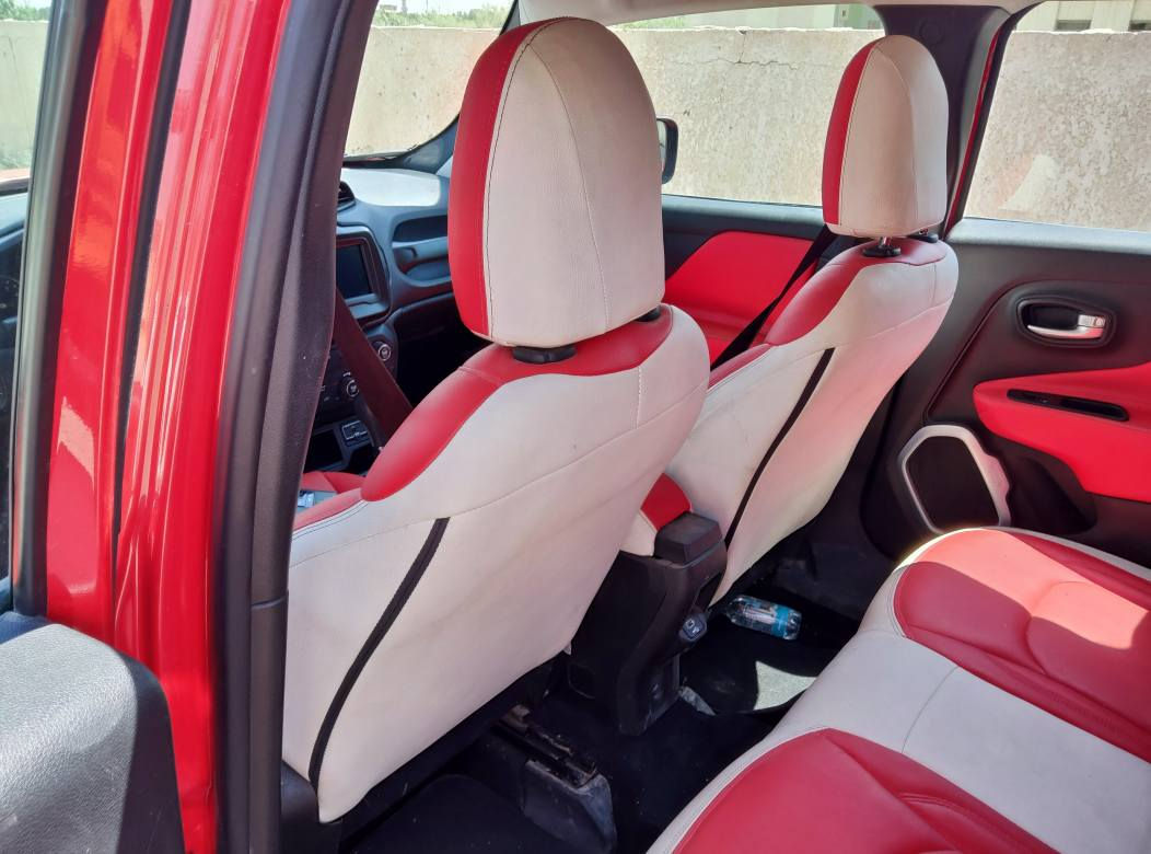 🚗 للبيع Jeep Renegade 2018 🚗
🔹 الموديل:  فئة لاتتيود تو ويل2018
🔹 الممشى:  79الف ميل__     128,000 كم
🔹 سنوية مسجلة باسمي
🔹 سيارة وارد امريكي نظيفة جداً من الداخل والخارج وحادثها بابين عكس السايق
🔹 التبريد ثلج ❄️
🔹 جميع الأغراض والملحقات كاملة وموجودة
💰 السعر: 125 ورقة وبيهة مجال بسيط للطيبين
🤝 ويوجد مجال بسيط  للطيبين إن شاء الله.
للاستفسار أو المعاينة يرجى التواصل على الخاص أو الاتصال.
مكان السيارة بابل/الاسكندرية
رقم وتساب(*********** حلة, بابل
