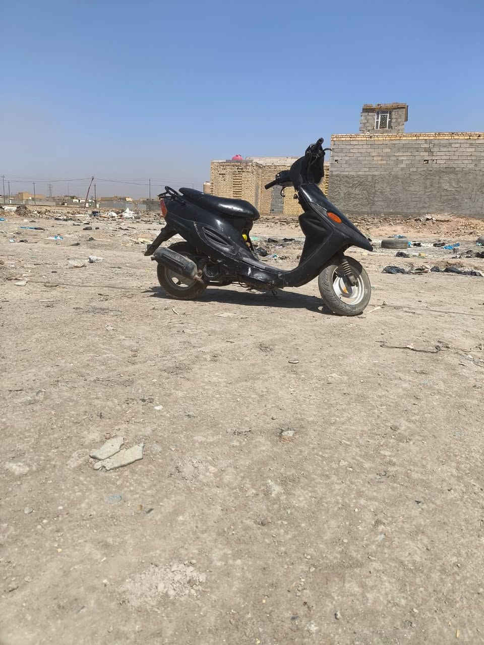 سلام عليكم دراجه بيجي للبيع كلشي شغال بيها اشاير لايت بك لايت اشاير سلف هندر هورن كله كامله كهربائيات بس نقص باتري ماجبتله الباتري ب 15 اليشتري انزله حساب الباتري بس الشرط اشغله اله باتري ثاني للفحص مفتوحه الدراجه بس نضيفه التواير جدد سعر 300 وبيه مجال قليل ورقم *********** عنوان السماوه المعالي

