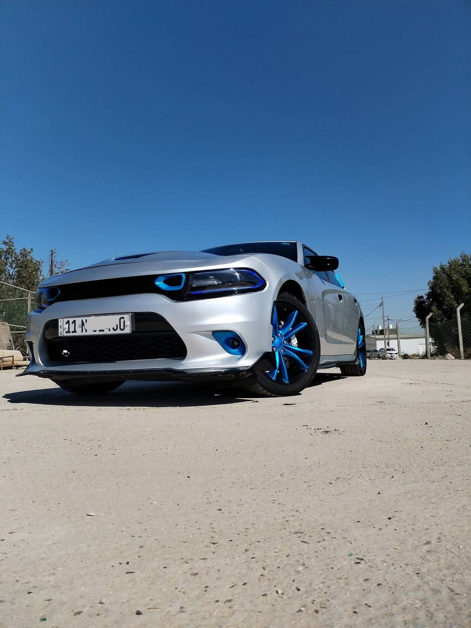 السلام عليكم اخوان للبيع فقط جارجر موديل 20اصلSXTبلاس فول مواصفات سلايت ماشيه ٥٨الف بيهة ٣قطع صبغ جاهزه من كلشي رقم بغداد الجديد بسمي *********** مكاني بابل
