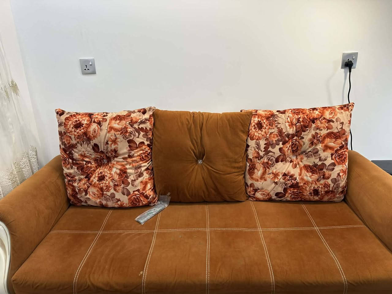 تخم 8 مقاعد
كراسي 2 
قنفات 2
النظافة 80%
العنوان البياع قرب حسينية موسى الكاظم
*********** للتواصل اتصال
