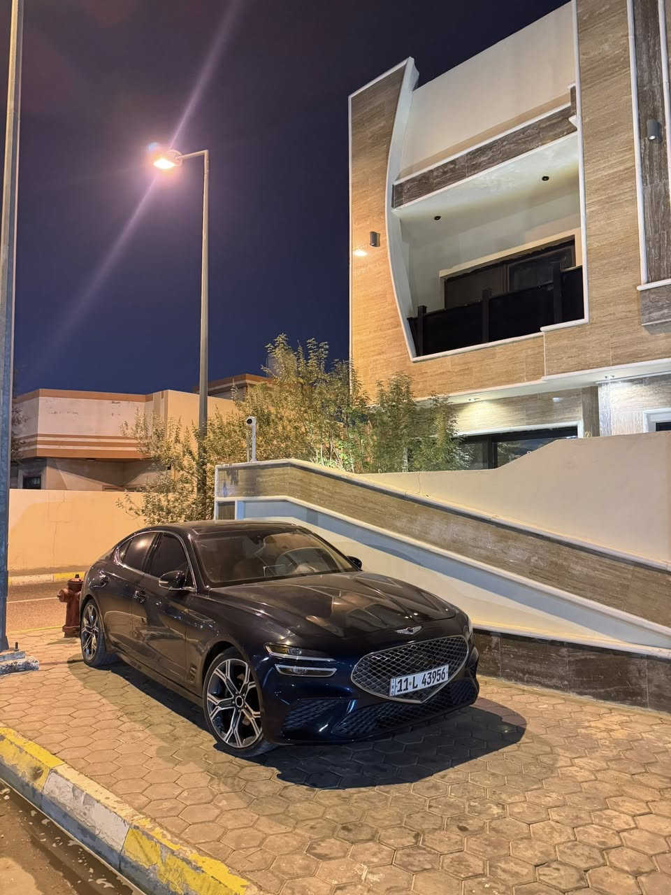 سلام عليكم 
جنسيز g70موديل 22
اربعه سلندر اكسل 
ممشى سياره 60كيلو 
لون داخل جملي 
سياره بيها حادثين 
بامريكا خلفي جاملغين خلفيات وباب الخلفي 
وصور الحادث مال اميركا موجود بل منشور 
وبل عراق صار بيها جاملغ امامي ايسر وبنيد 
وضرر لغده وشاصي ايسر 
سياره تحتاج بعد ترتيبات قليله 
والله يكفيكم الشر
سعر السياره $168 وبيها مجال لشراي 
لتواصل *********** 
مكان سياره بصره
