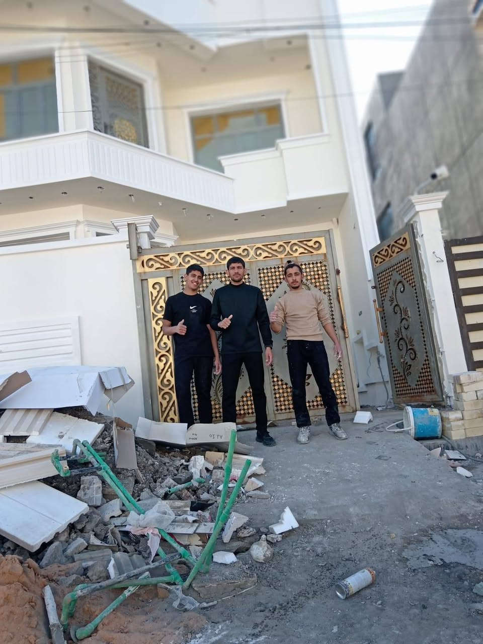 يوجد لدينا كادر عمل لبخ ديكورات صبغ بورسلين فوم عنوانه الرمادي شغلي بغداد ال انبار  التواصل ***********
