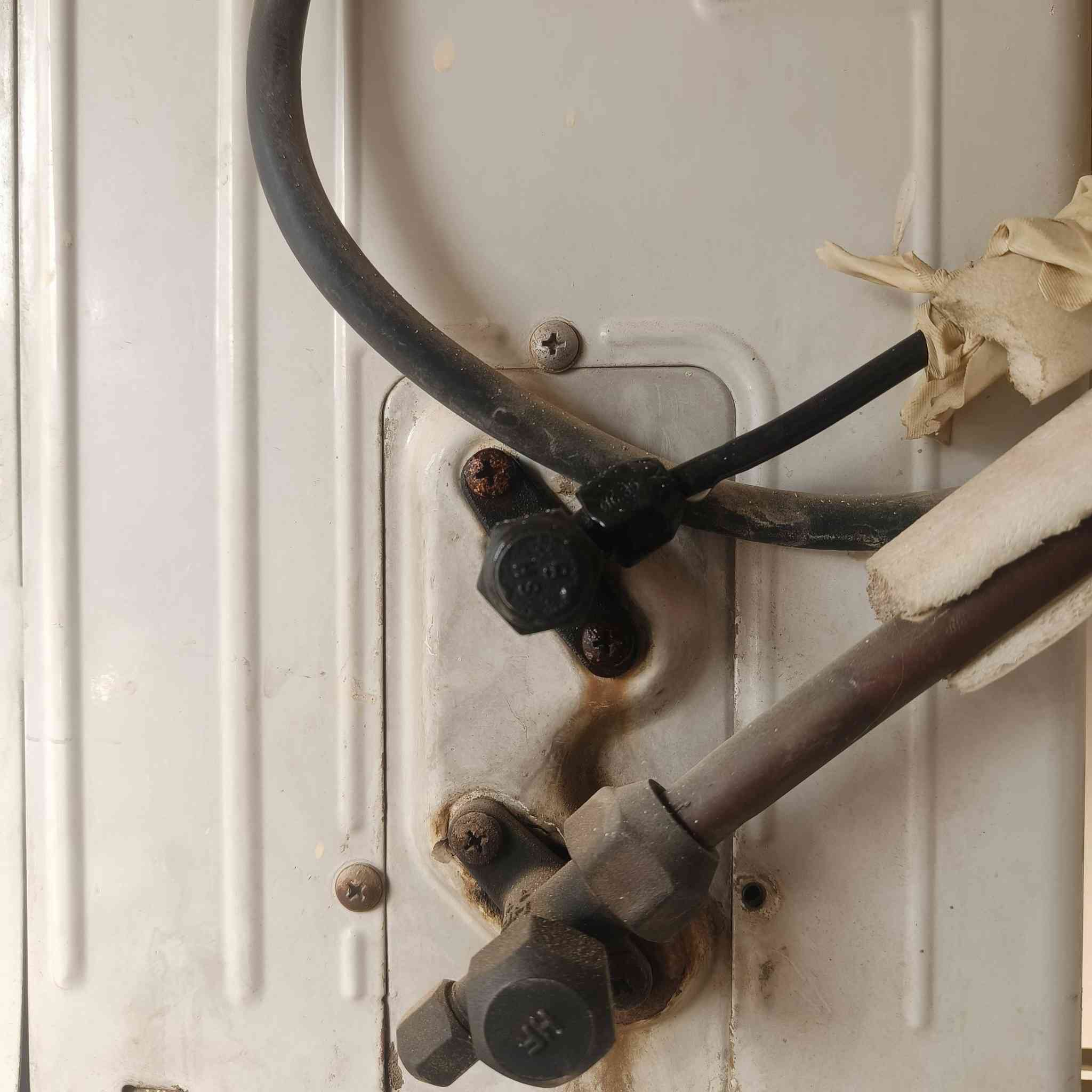 سبلت توست واحد طن للبيع
تجي تفحصه وتفتحه بيدك 
***********
