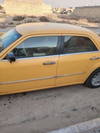 وبامه عشره محرك وكير ولكسن وحداديه مكفولات سياره بدون ضربه بس مفتوحات ...