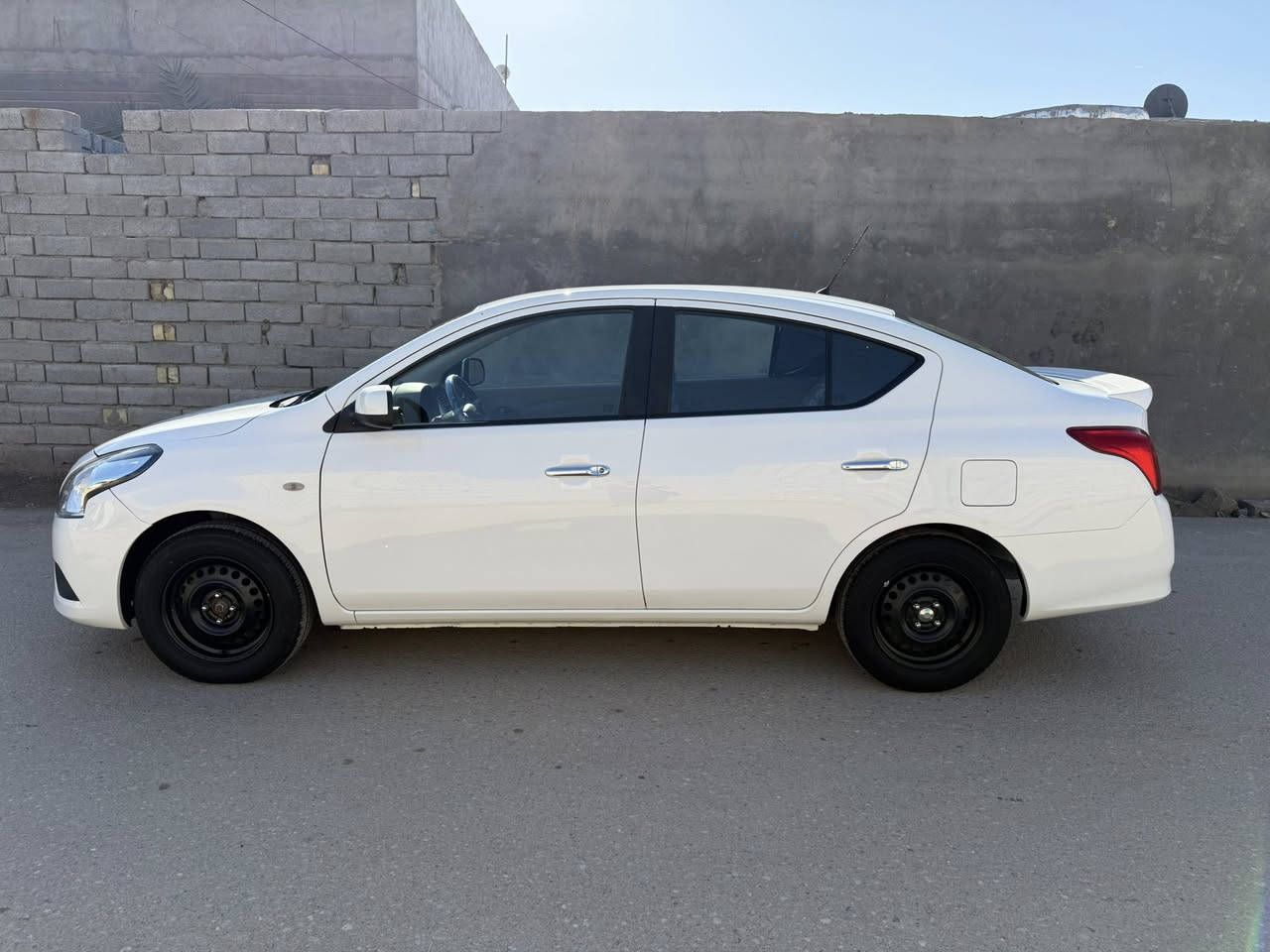 السلام عليكم ورحمة الله
نيسان صني هندي بليته زرگه مديل 2023 كفالة عامة ضربة وصبغ وتبديل 
جاهزة وكاملة من كلشي مابيه اي نقص 
ماشية 30 الف وقابل للزيادة 
السعر 124 وبيه مجال بسيط حك الجية 
المكان گرمة علي 
رقم الهاتف ***********
